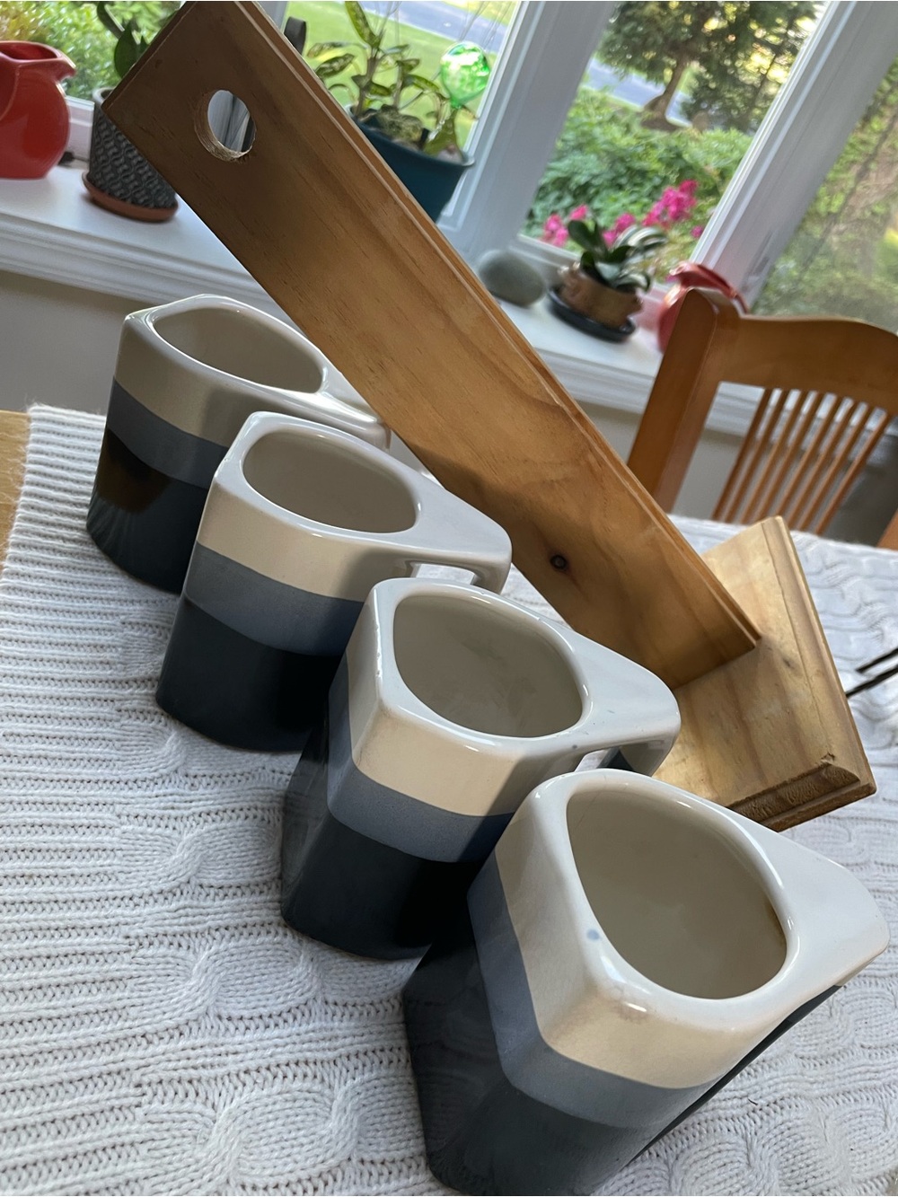 4 Stackable Ceramic Padilla style mugs with wooden stand Cream, Blue & Black - Picture 4 of 16
